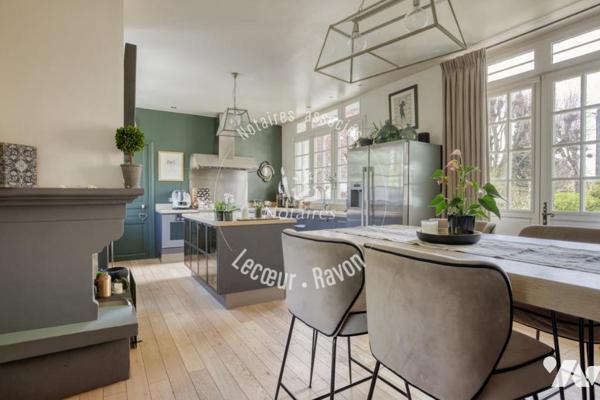 Maison de Maître de 280 m2 avec 5 chambres et 1360 M2 de terrain, Orgeval