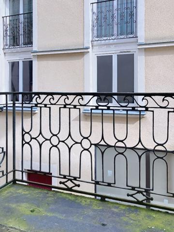 A vendre Angers hyper centre. Appartement type 2. 1er étage . Bâtisse ancienne. Chauffage individuel. Libre à la vente.