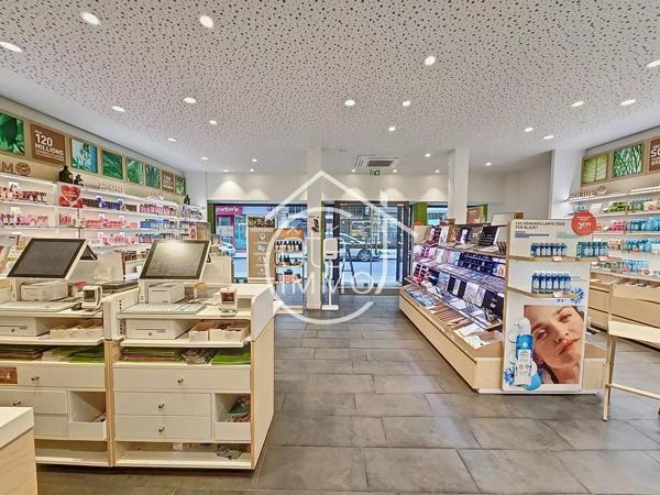 CENTRE STE FOY : FONDS DE COMMERCE PRESTATION SOINS ESTHETIQUES ET VENTE PRODUITS COSMETIQUES FRANCHISE YVES ROCHER
