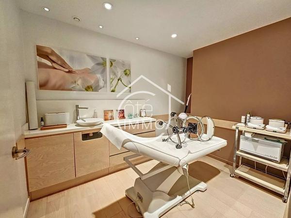 CENTRE STE FOY : FONDS DE COMMERCE PRESTATION SOINS ESTHETIQUES ET VENTE PRODUITS COSMETIQUES FRANCHISE YVES ROCHER
