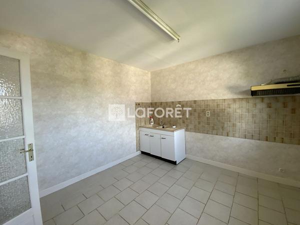 Achat maison près de LAVARDAC - 8 pièce(s) - 210 m² - 254 000 €