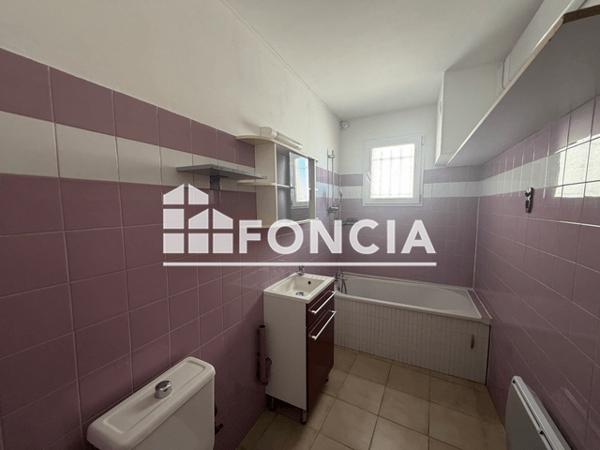 Location Appartement 2 pièces 33.39 m² - 7 BIS PLACE DU CHARDONNAY Beziers 34500
