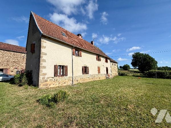 Maison T6 avec grange, sur parcelle de 4 178 m², située à Charasse Haute