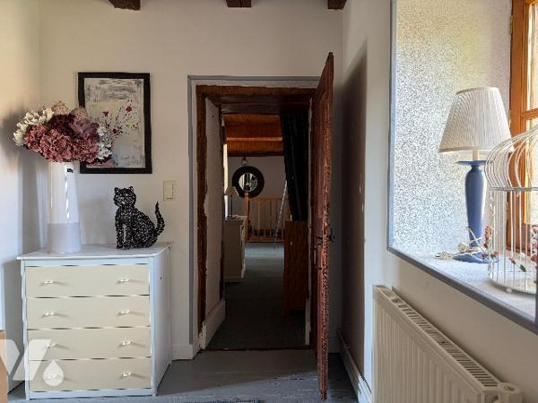 Maison T6 avec grange, sur parcelle de 4 178 m², située à Charasse Haute