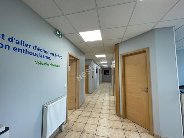 Entrepôt + bureaux 800m² Zone Europort