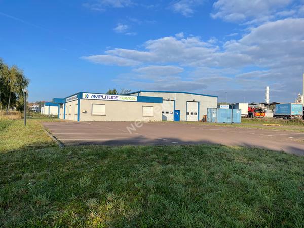 Entrepôt + bureaux 800m² Zone Europort