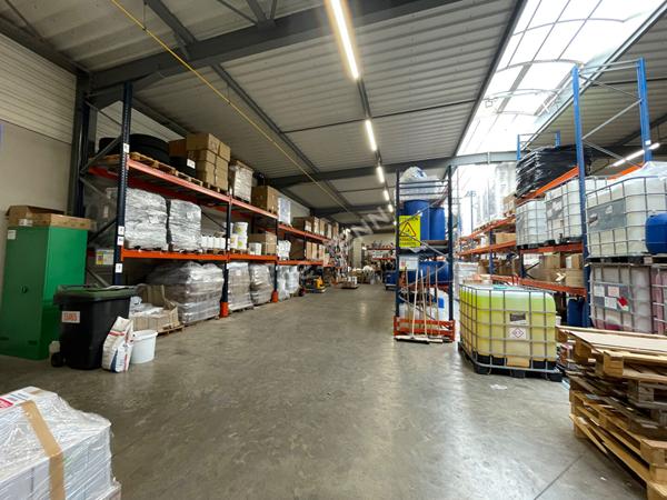 Entrepôt + bureaux 800m² Zone Europort