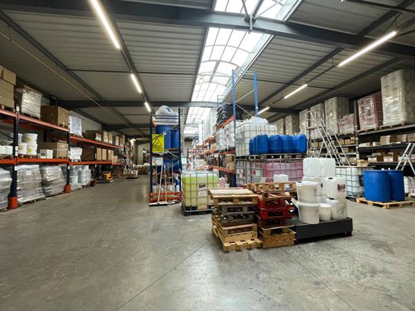 Entrepôt + bureaux 800m² Zone Europort