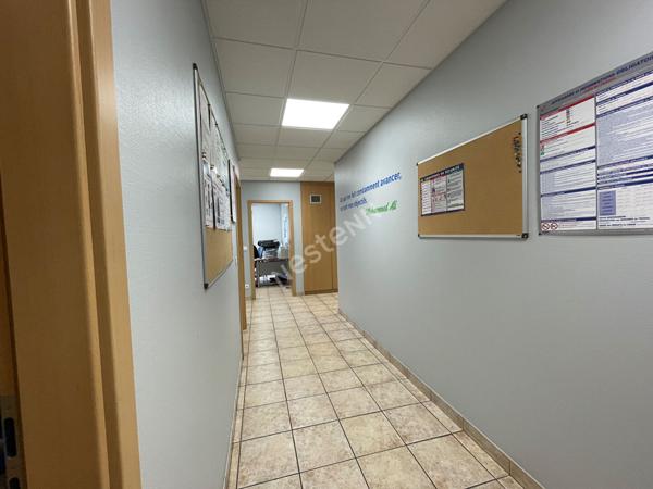 Entrepôt + bureaux 800m² Zone Europort