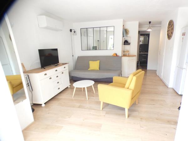 Pinède. Appartement 2 pièces en rez-de-jardin
