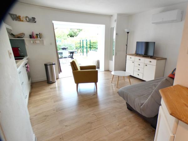 Pinède. Appartement 2 pièces en rez-de-jardin