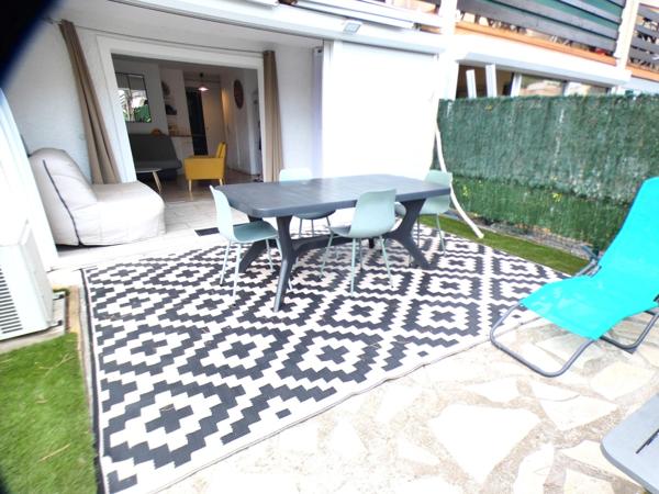 Pinède. Appartement 2 pièces en rez-de-jardin