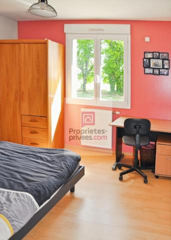 Maison d'habitation de plain pied 7 pièce(s) 162 m2 avec corps de ferme beau potentiel