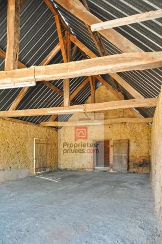 Maison d'habitation de plain pied 7 pièce(s) 162 m2 avec corps de ferme beau potentiel
