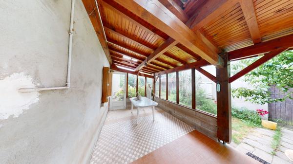 Ancienne ferme à rénover de 149 m² habitables avec dépendances sur environ 1 600 m² de terrain