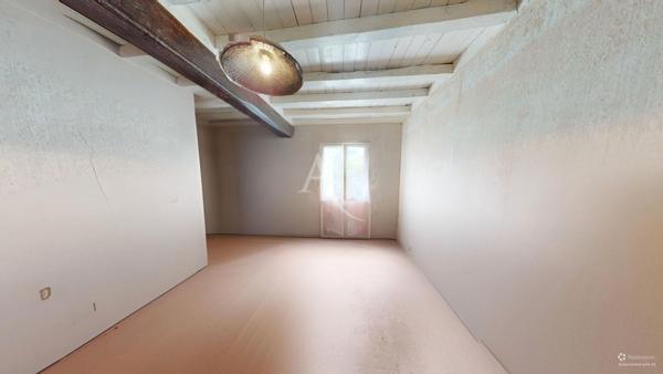 Ancienne ferme à rénover de 149 m² habitables avec dépendances sur environ 1 600 m² de terrain