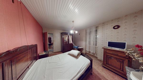 Ancienne ferme à rénover de 149 m² habitables avec dépendances sur environ 1 600 m² de terrain