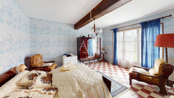 Ancienne ferme à rénover de 149 m² habitables avec dépendances sur environ 1 600 m² de terrain