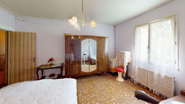 Ancienne ferme à rénover de 149 m² habitables avec dépendances sur environ 1 600 m² de terrain