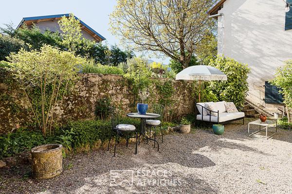 Maison bourgeoise entièrement rénovée au coeur du village