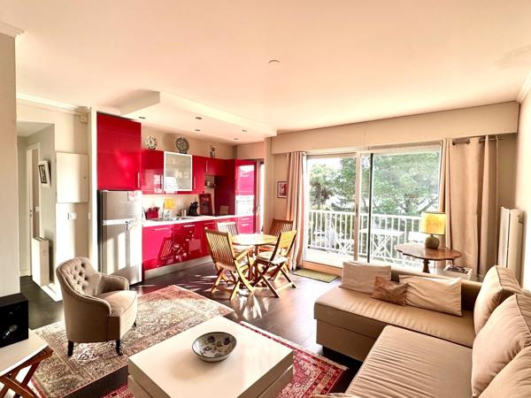 LA BAULE-HYPER-CENTRE-APPARTEMENT T2 DE 38M2-AVANT DERNIER ETAGE-BALCON-PARKING FERMÉ-CAVE