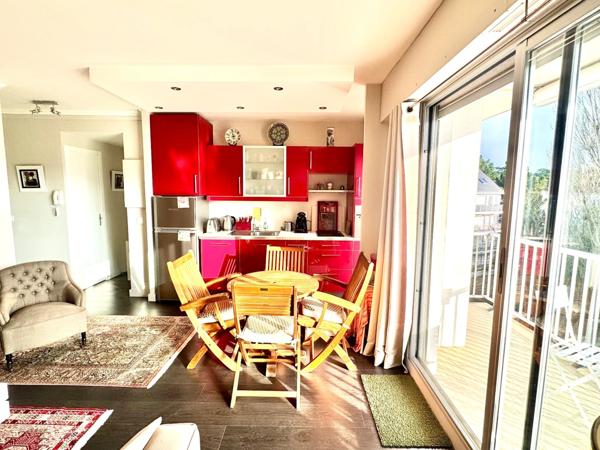 LA BAULE-HYPER-CENTRE-APPARTEMENT T2 DE 38M2-AVANT DERNIER ETAGE-BALCON-PARKING FERMÉ-CAVE