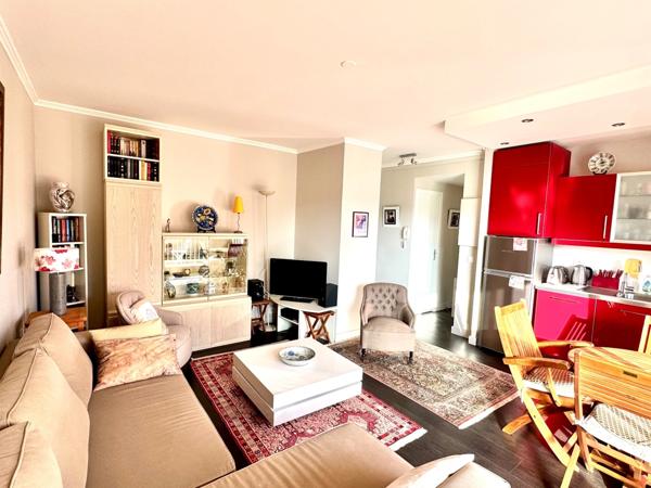 LA BAULE-HYPER-CENTRE-APPARTEMENT T2 DE 38M2-AVANT DERNIER ETAGE-BALCON-PARKING FERMÉ-CAVE