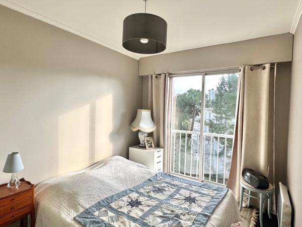 LA BAULE-HYPER-CENTRE-APPARTEMENT T2 DE 38M2-AVANT DERNIER ETAGE-BALCON-PARKING FERMÉ-CAVE