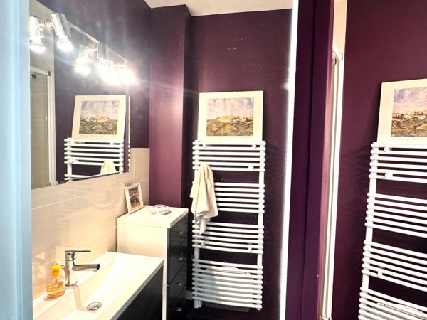 LA BAULE-HYPER-CENTRE-APPARTEMENT T2 DE 38M2-AVANT DERNIER ETAGE-BALCON-PARKING FERMÉ-CAVE