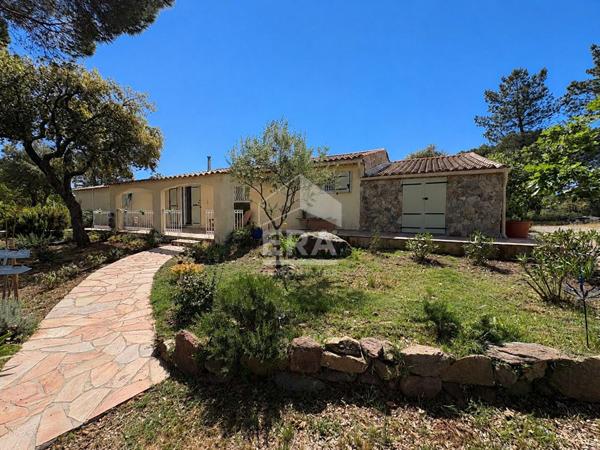 A Vendre Propriété de charme de 230m2 avec activité Gîtes de France Vue panoramique sur les Maures
