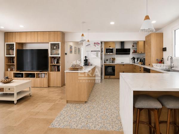 A Vendre Propriété de charme de 230m2 avec activité Gîtes de France Vue panoramique sur les Maures