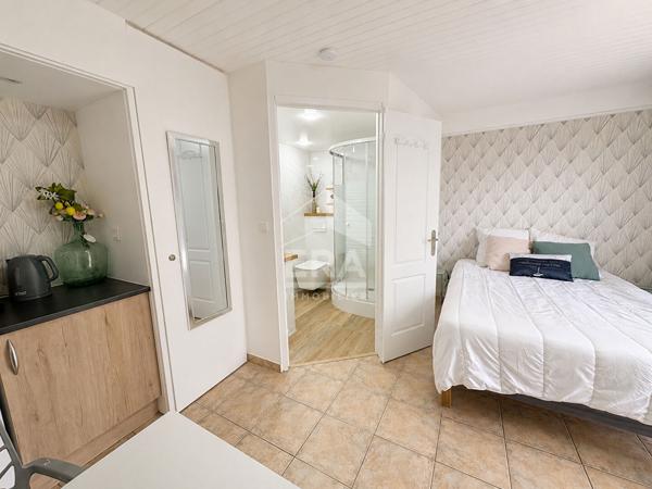 A Vendre Propriété de charme de 230m2 avec activité Gîtes de France Vue panoramique sur les Maures