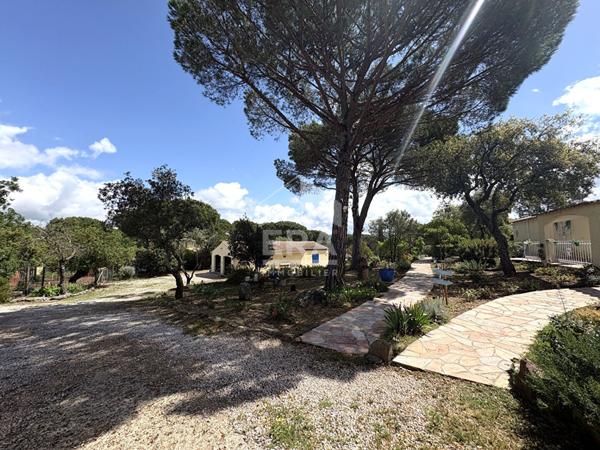 A Vendre Propriété de charme de 230m2 avec activité Gîtes de France Vue panoramique sur les Maures