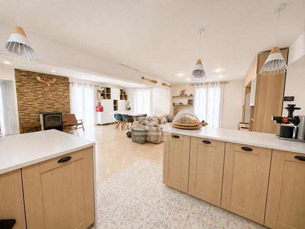 A Vendre Propriété de charme de 230m2 avec activité Gîtes de France Vue panoramique sur les Maures