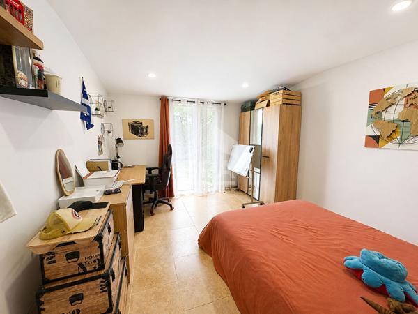 A Vendre Propriété de charme de 230m2 avec activité Gîtes de France Vue panoramique sur les Maures