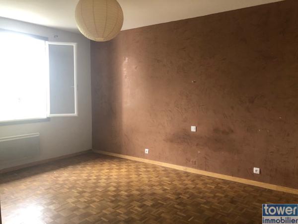 Maison
                                                                                                                                                                                                                                                                                                                        5 pièce(s)                                                                                                                                                                                                          3 chambre(s)                                                                                                                                                                                                          233  m²