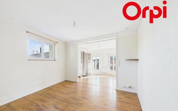 Immeuble à vendre    4 pièces •  Bernay