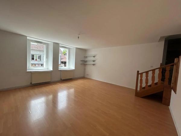 Appartement à louer 3 pièces 90.76m² Colombier-Fontaine (25260)