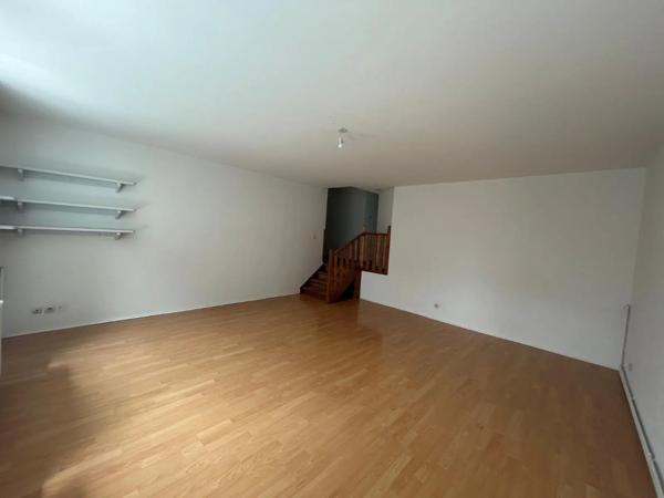 Appartement à louer 3 pièces 90.76m² Colombier-Fontaine (25260)