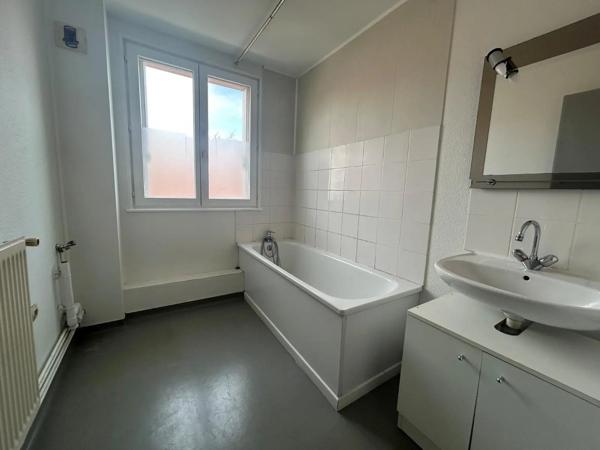 Appartement à louer 3 pièces 90.76m² Colombier-Fontaine (25260)