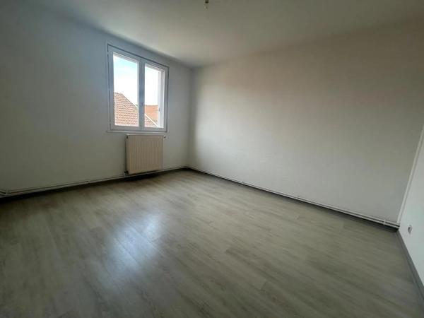 Appartement à louer 3 pièces 90.76m² Colombier-Fontaine (25260)