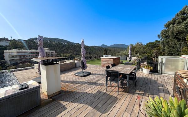 Appartement à vendre    3 pièces • 109,07 m2 Mandelieu-la-Napoule