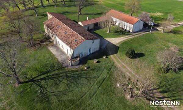 A Vendre Maison en pierre de plain-pied de 142 m² avec 305 m² de dépendances à la campagne