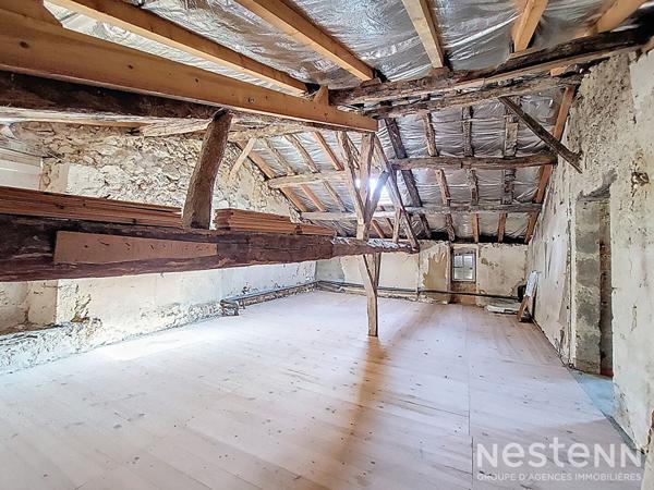 A Vendre Maison en pierre de plain-pied de 142 m² avec 305 m² de dépendances à la campagne