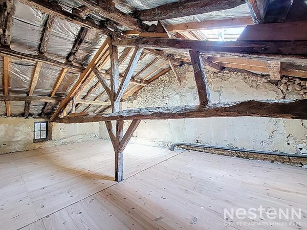 A Vendre Maison en pierre de plain-pied de 142 m² avec 305 m² de dépendances à la campagne