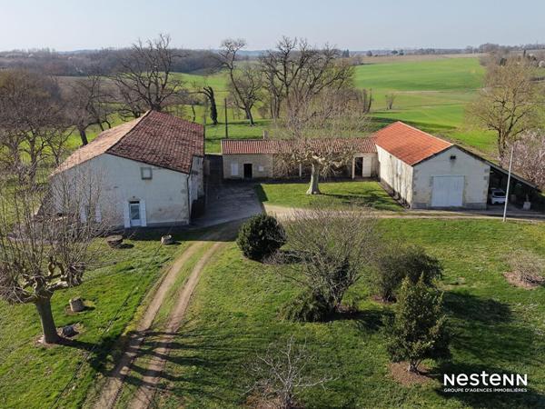 A Vendre Maison en pierre de plain-pied de 142 m² avec 305 m² de dépendances à la campagne