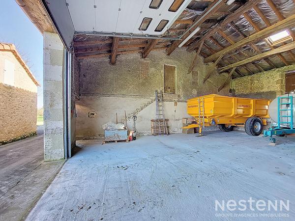 A Vendre Maison en pierre de plain-pied de 142 m² avec 305 m² de dépendances à la campagne