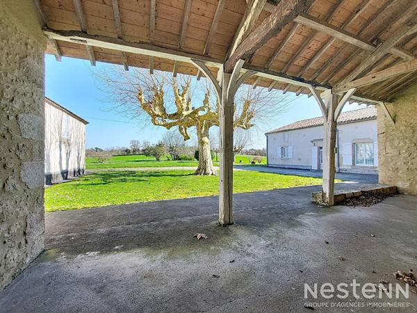 A Vendre Maison en pierre de plain-pied de 142 m² avec 305 m² de dépendances à la campagne
