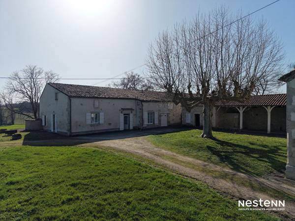 A Vendre Maison en pierre de plain-pied de 142 m² avec 305 m² de dépendances à la campagne
