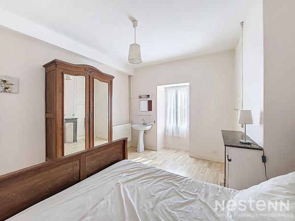 A Vendre Maison en pierre de plain-pied de 142 m² avec 305 m² de dépendances à la campagne